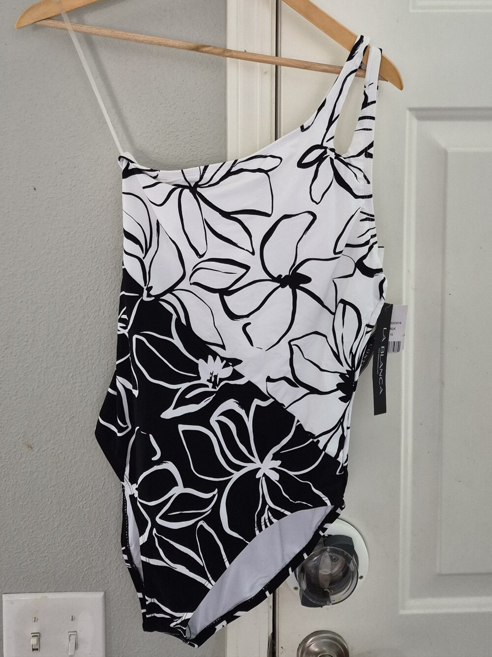 NWT LA BLANCA Moonlit Silhouette 1-shoulder keyhole swimsuit Black & White Sz.10 - Picture 5 of 11